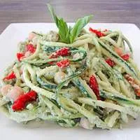 Zucchini Noodles with Pesto and Cherry Tomatoes